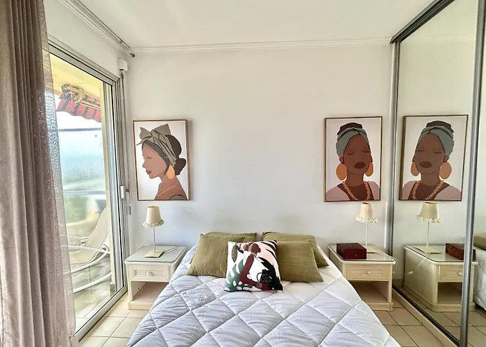 2 Pieces Le Versailles Sanguinaires