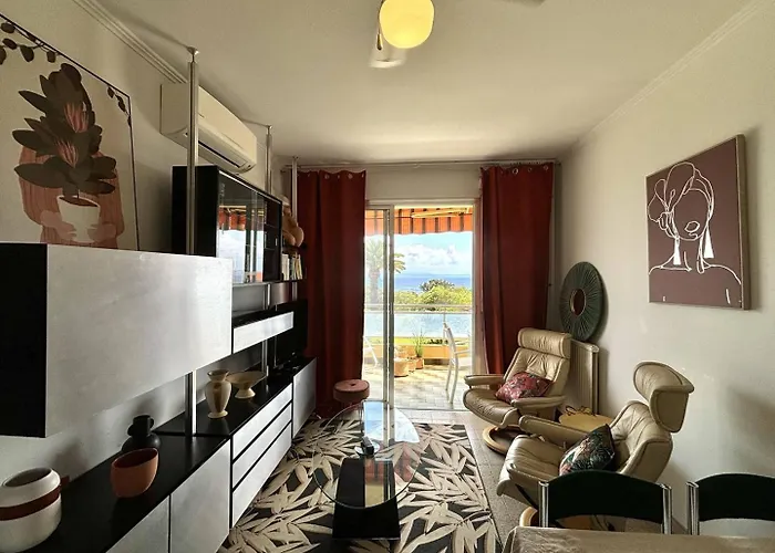 2 Pieces Le Versailles Sanguinaires Apartment