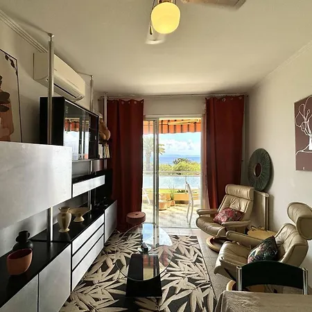 2 Pieces Le Versailles Sanguinaires Apartment