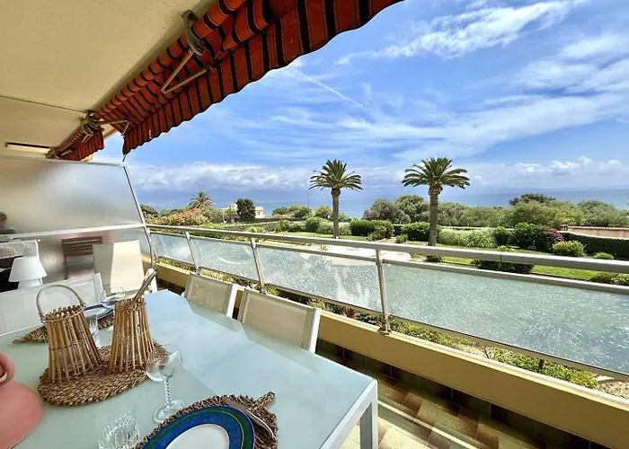 2 Pieces Le Versailles Sanguinaires Apartment